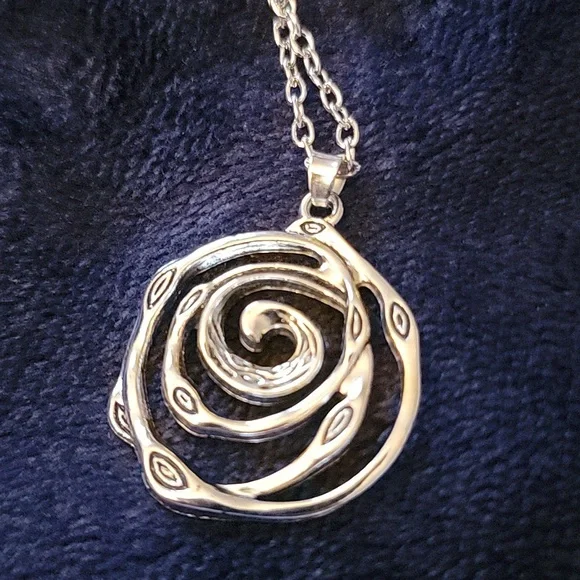 Avon Elegant Silver Swirl Necklace and Earring Set New In Box - Picture 5 of 9